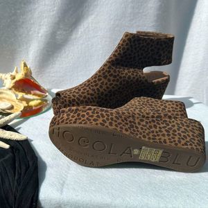 Chocolate Blu Suede peep-toe wedge adjustable ankle strap size 8.5 Leopard print